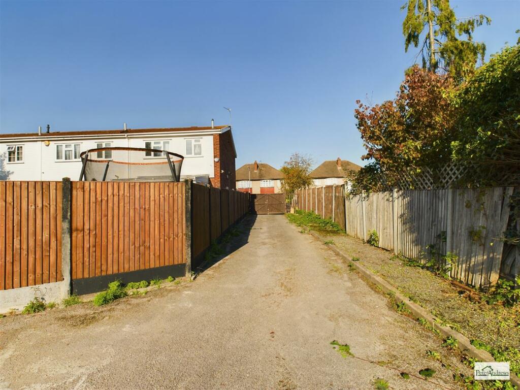 CAM02085G0-PR0106-STILL020.jpg