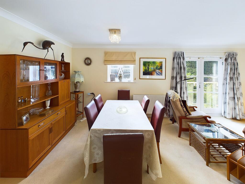 CAM04201G0-PR0011-STILL018