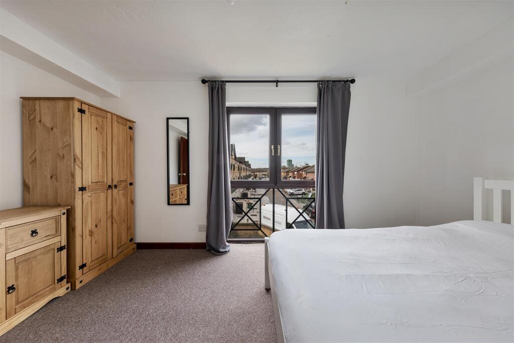 Verbena Close, E16