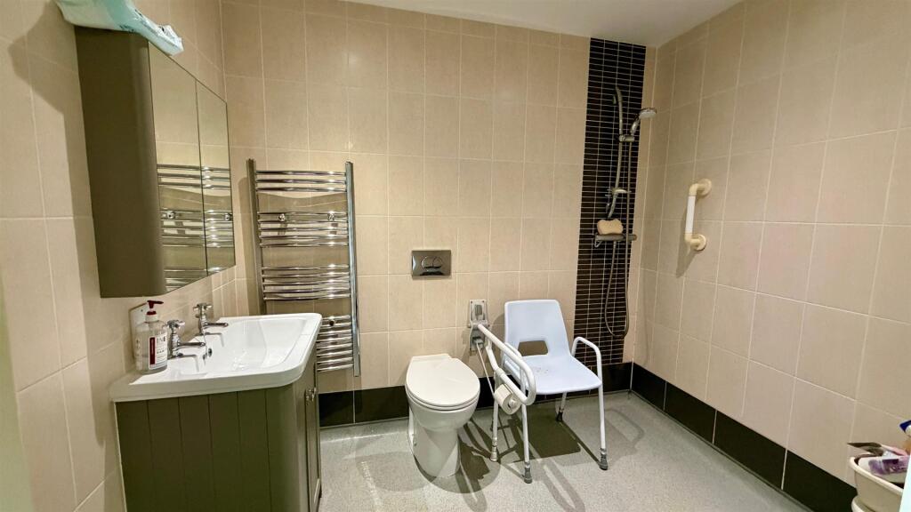 EN-SUITE WET ROOM
