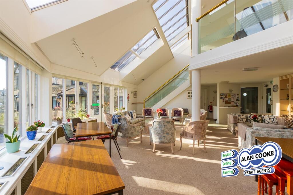 COMMUNAL LOUNGE
