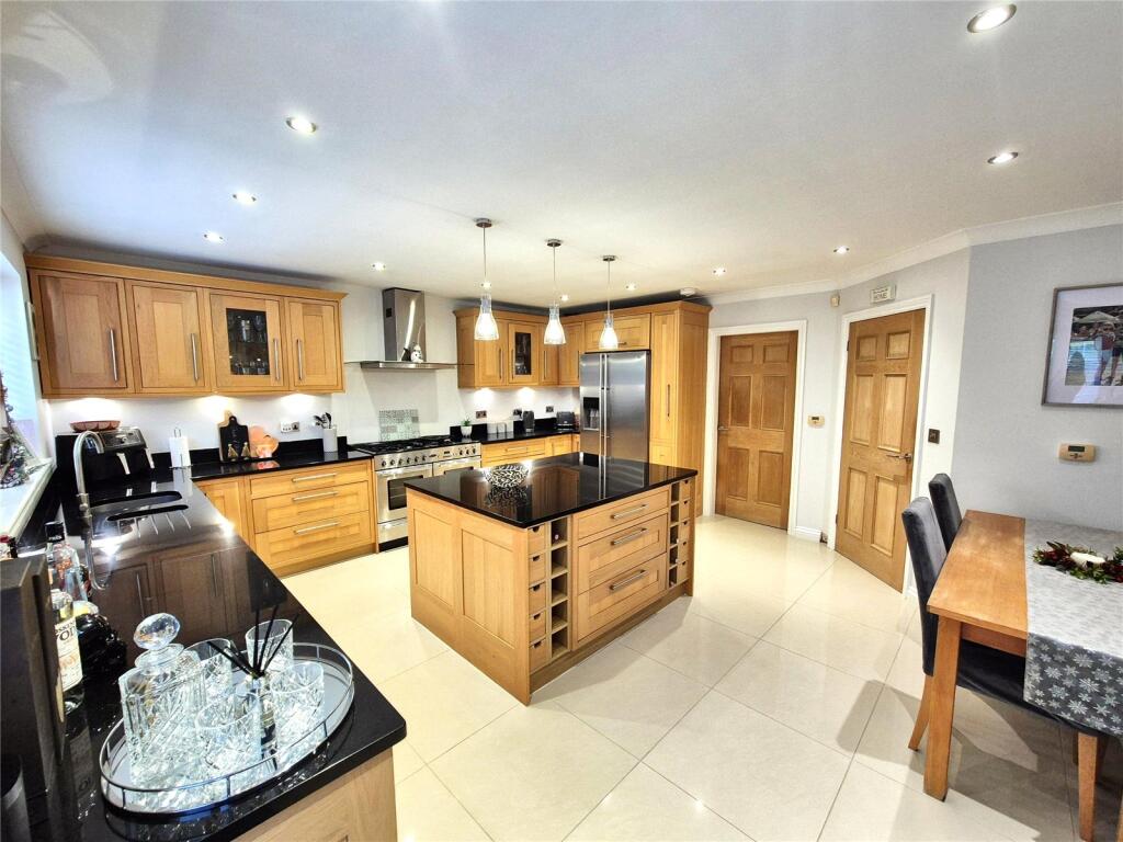 Kitchen/ Dining Room