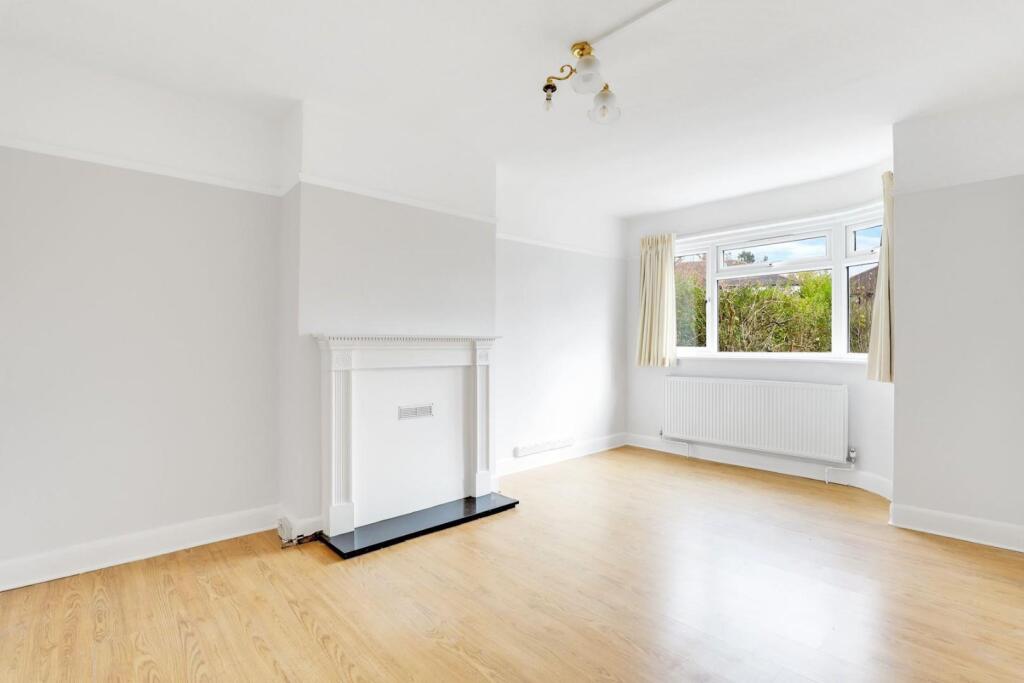10-79b3JHPropWorld - 82 Meadowview Road - 2-medium