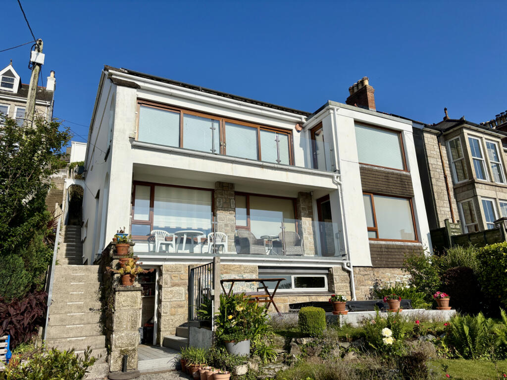 4 Bedroom Detached House for Sale