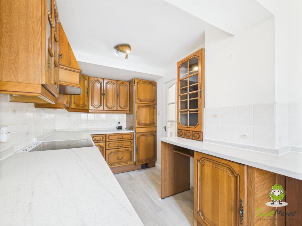 EweMove Basingstoke Estate Agents 22 Fabian Close