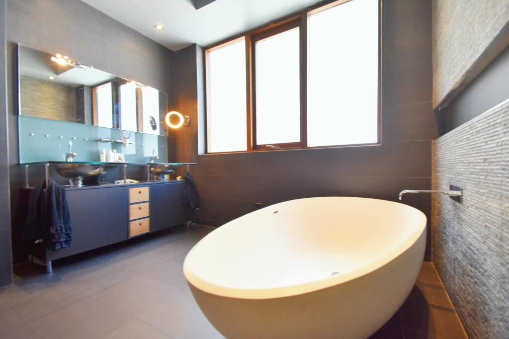 Master Bedroom En-suite