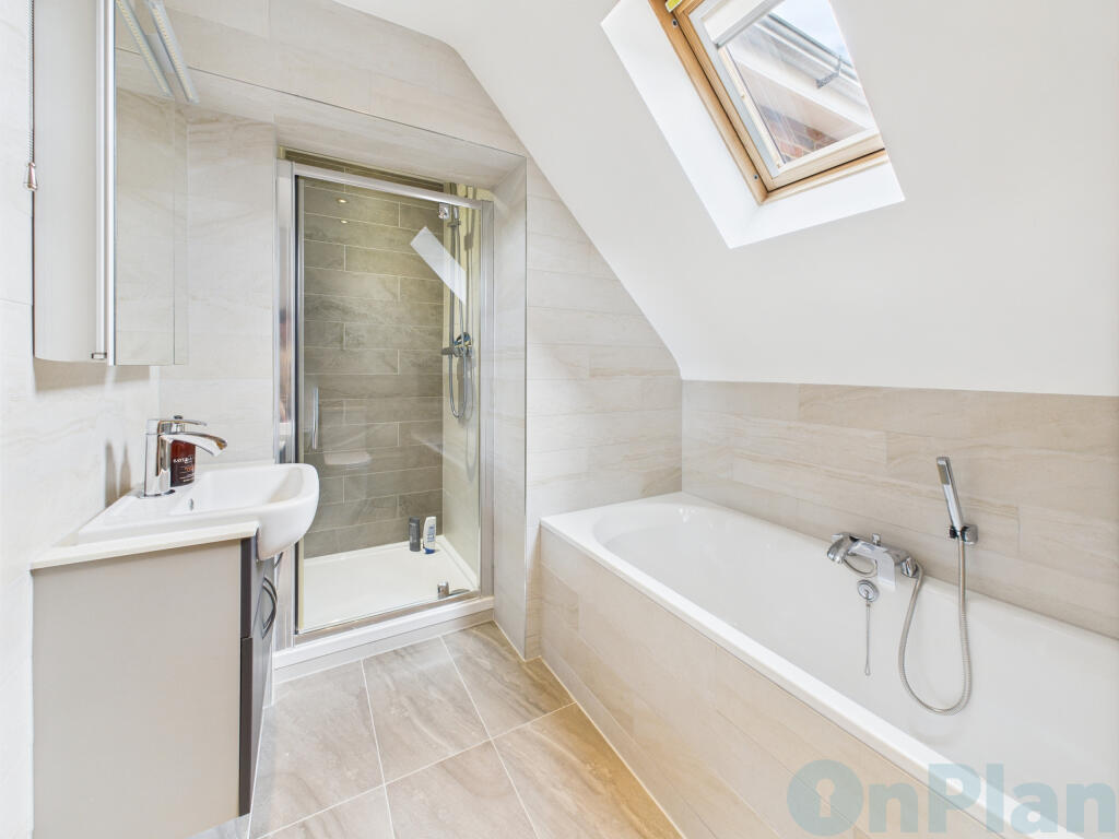 CAM04024G0-PR0030-STILL018