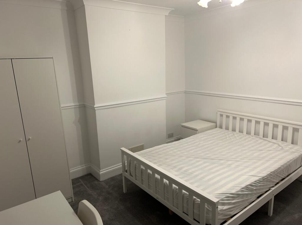 A spacious and tidy double bedroom, perfect for...