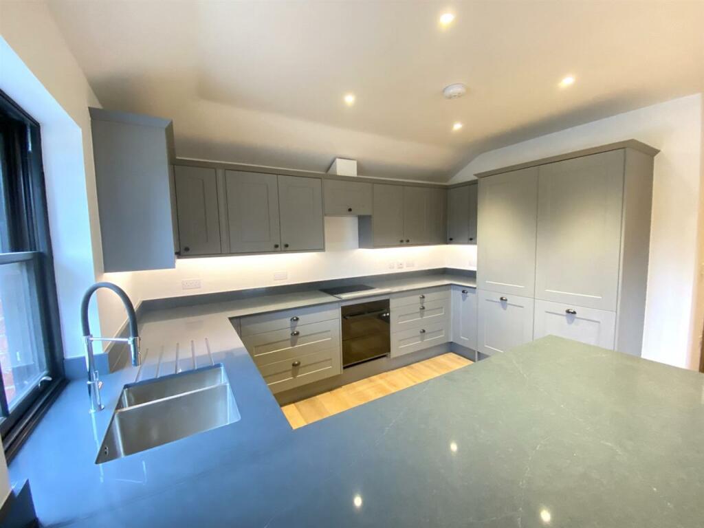 Open plan lounge/kitchen