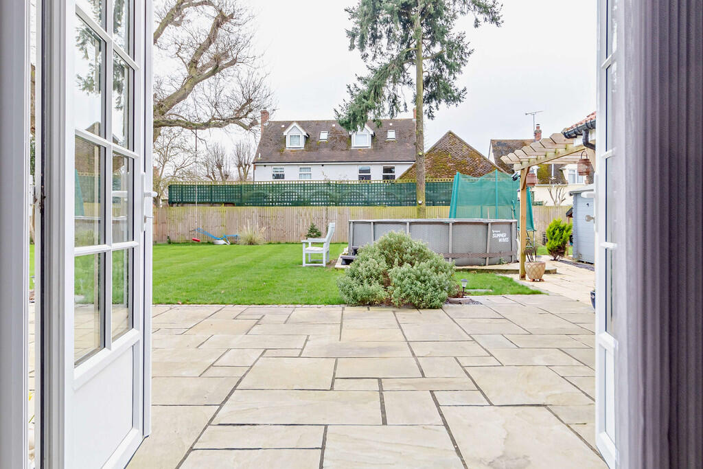 8587091-interior0...