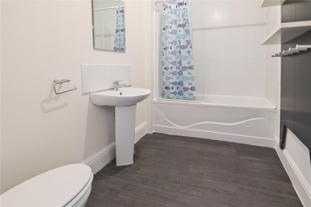 32 Br - Bathroom