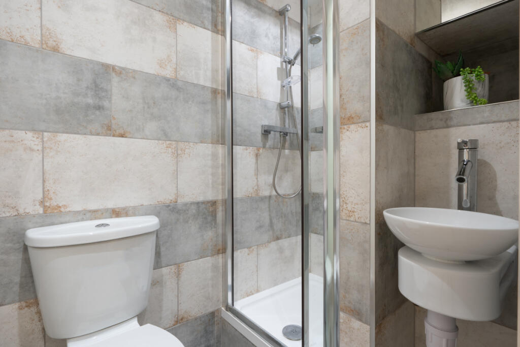 Jesmond View Block B Flat 3 bathroom 2