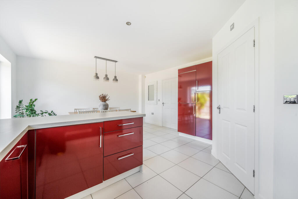 1319402-5-686d1aa...