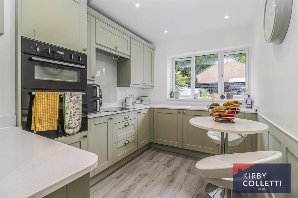 RE FITTED KITCHEN