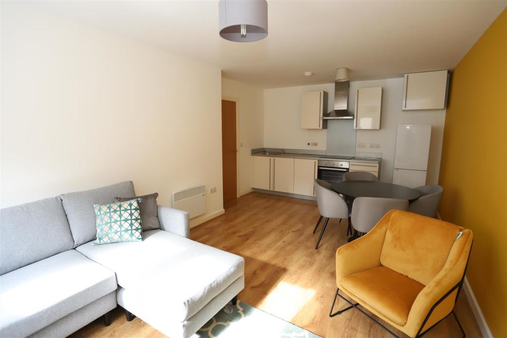 lounge 3.JPG