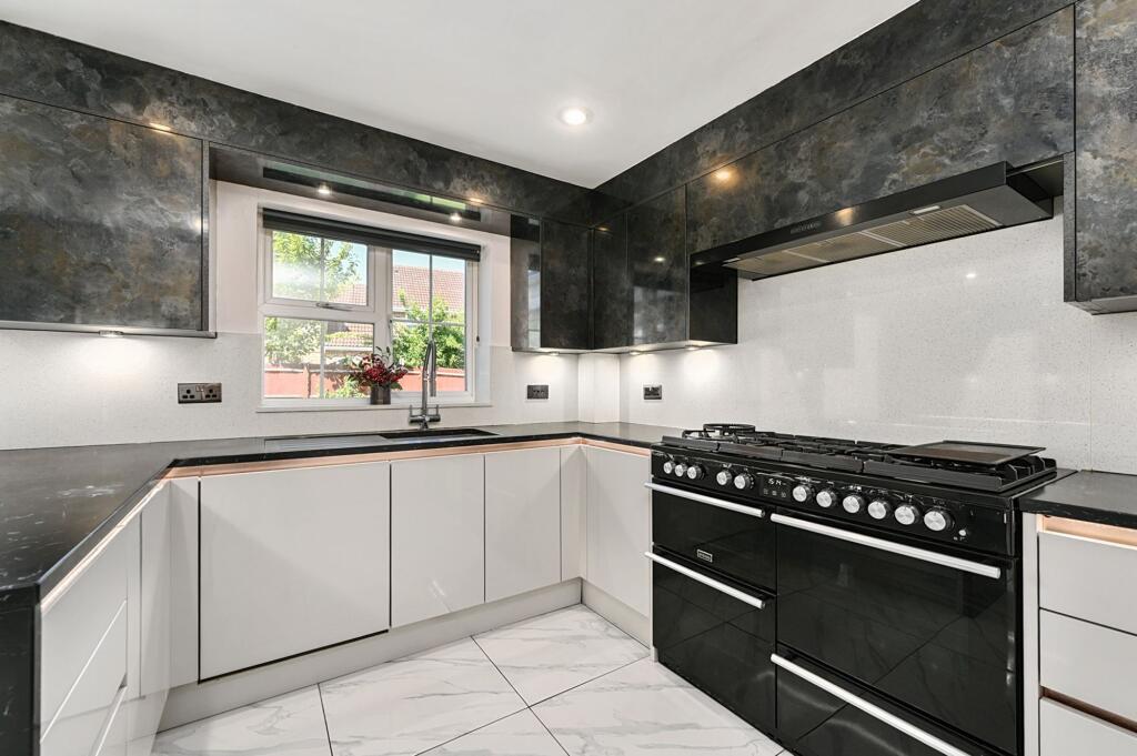 Kitchen/ Breakfast Room