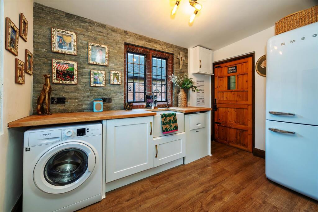 Utility room SAPL3816-20251125-DxO_DeepPRIME XD2s.