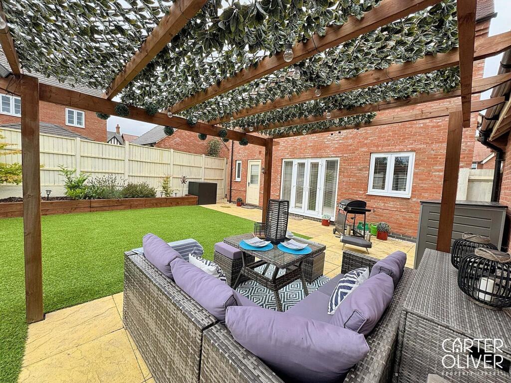 REAR ENTERTAINING AREA