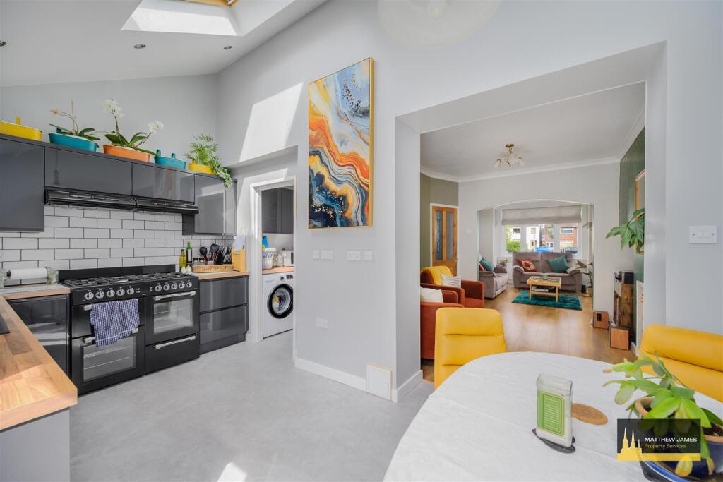 69 Overslade Crescent-14.jpg