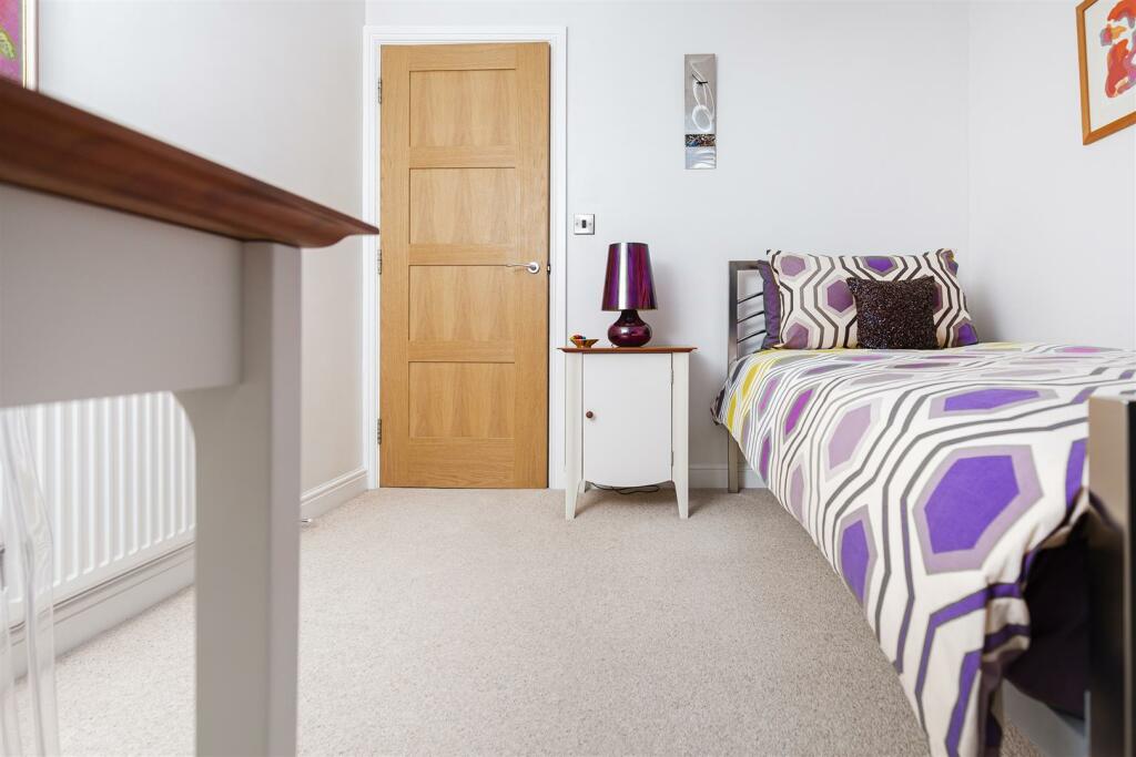 Bramleys Estate Agents - Long Lane - Honley (44).j