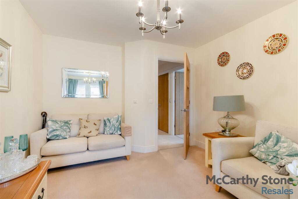 8666611-interior12.jpg