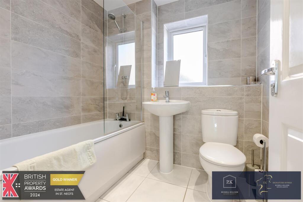 Family Bathroom.