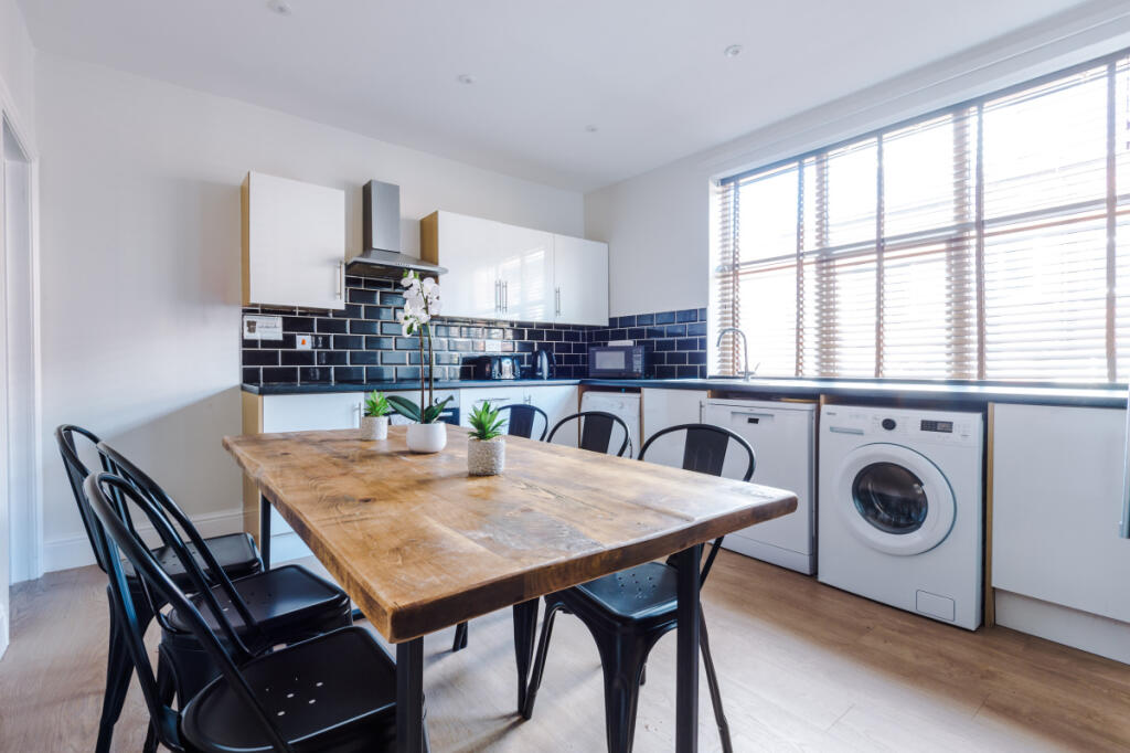 58 Richmond Mount, Living Room 5