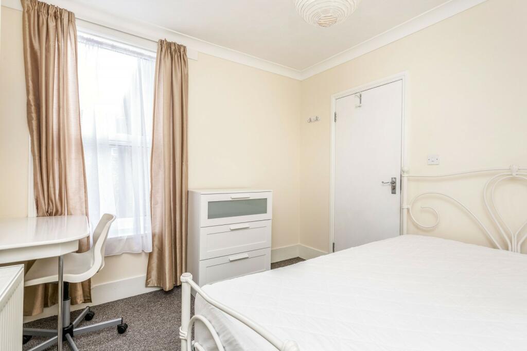 Bedroom - image 2