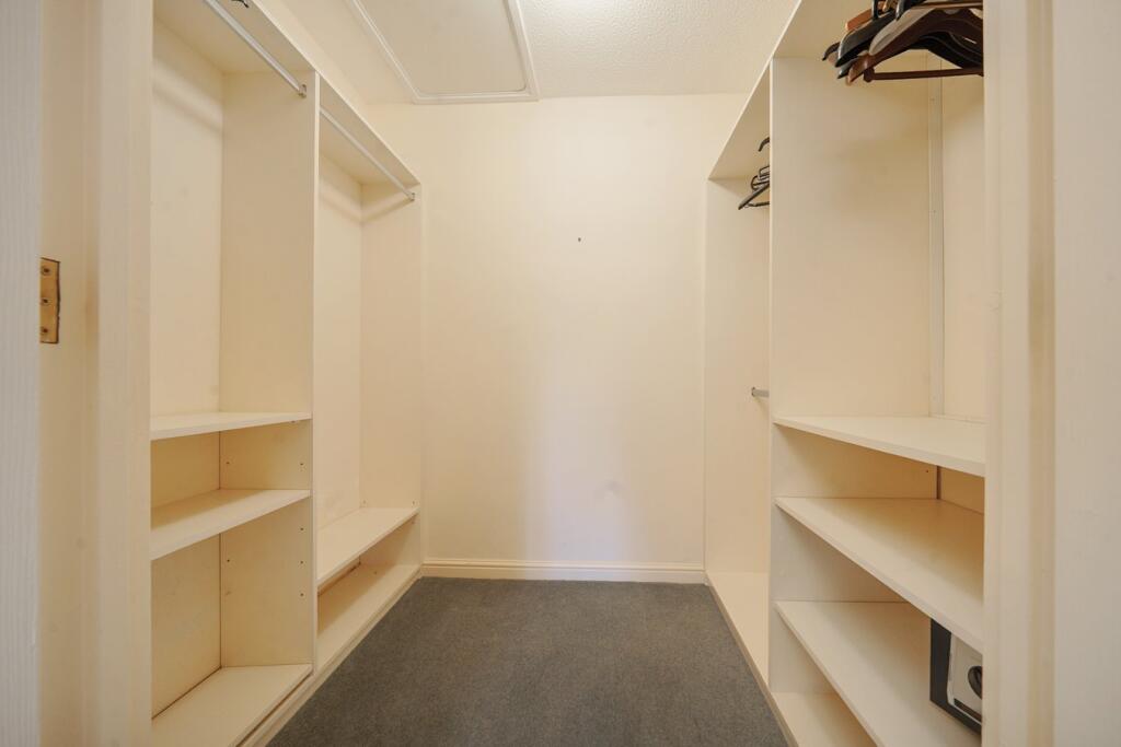 Walk-in Wardrobe
