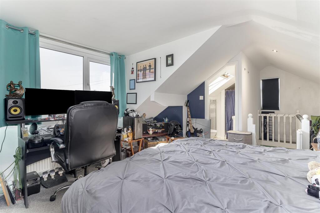 Master Bedroom - B-Edit.jpg