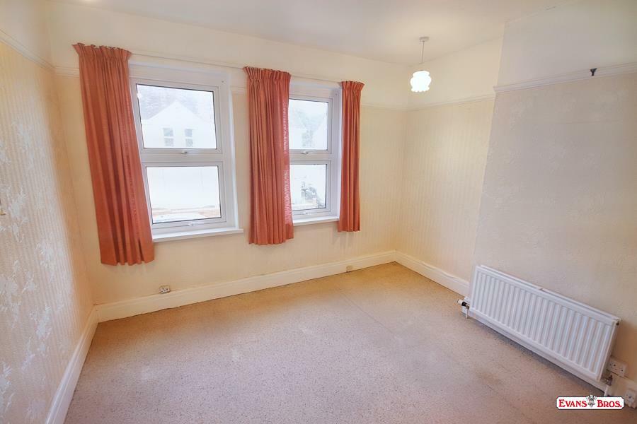 FRONT DOUBLE BEDROOM 1