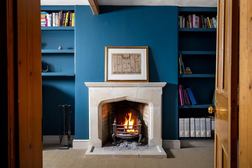 56 - 9-10 Sherborne - GL54 3DU - Web.jpg