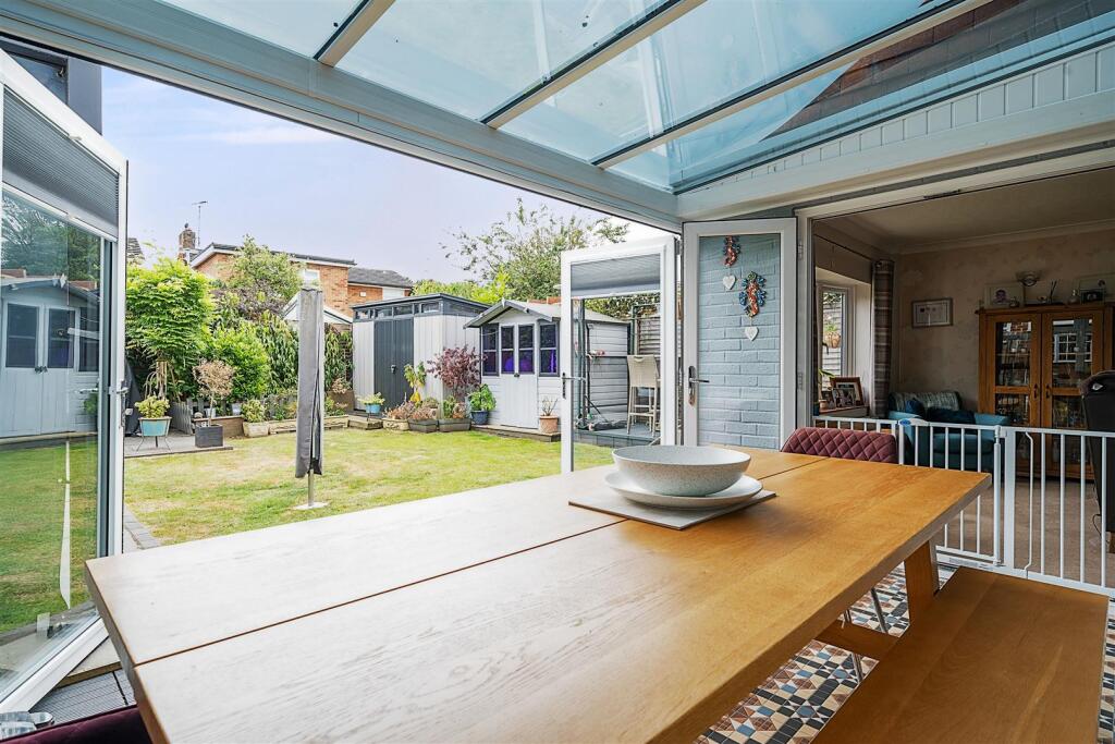 Conservatory/Dining Room