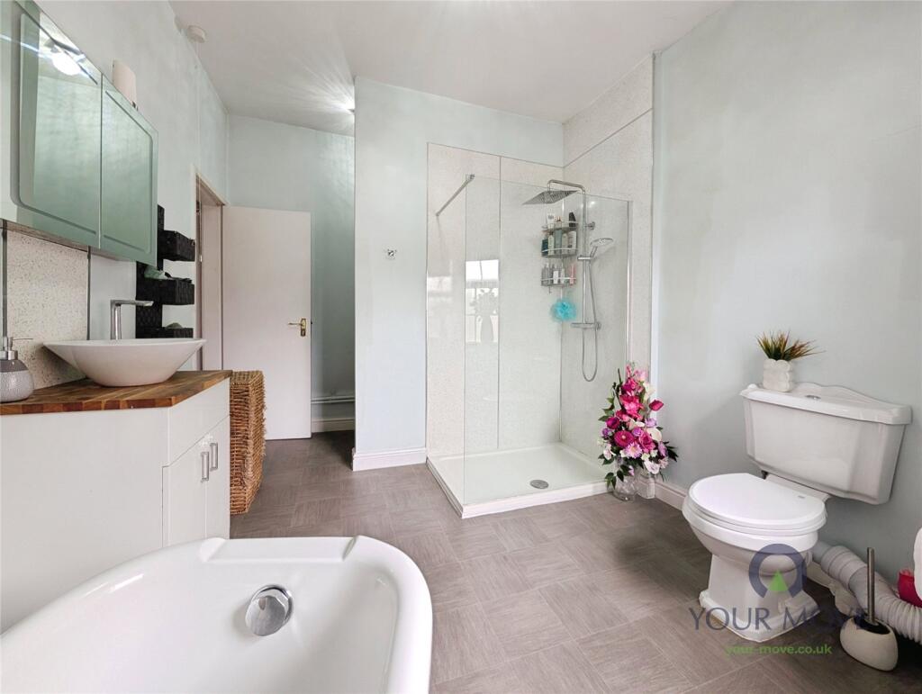 Bathroom/Shower W/C