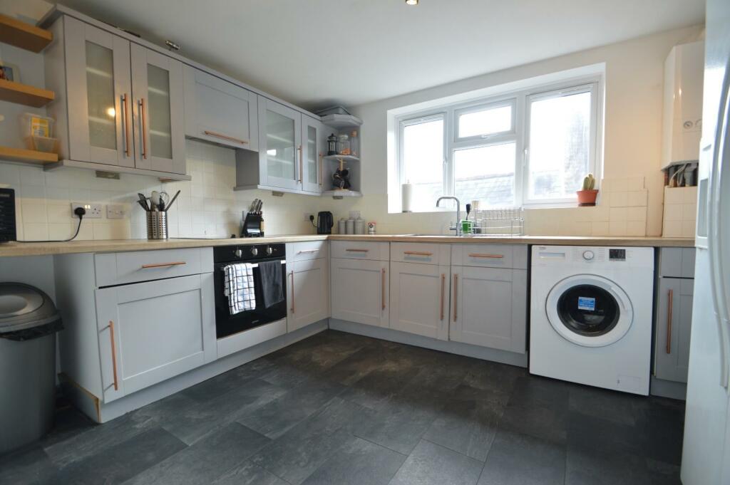 Flat 1, 45 HIgh Street Kit.JPG