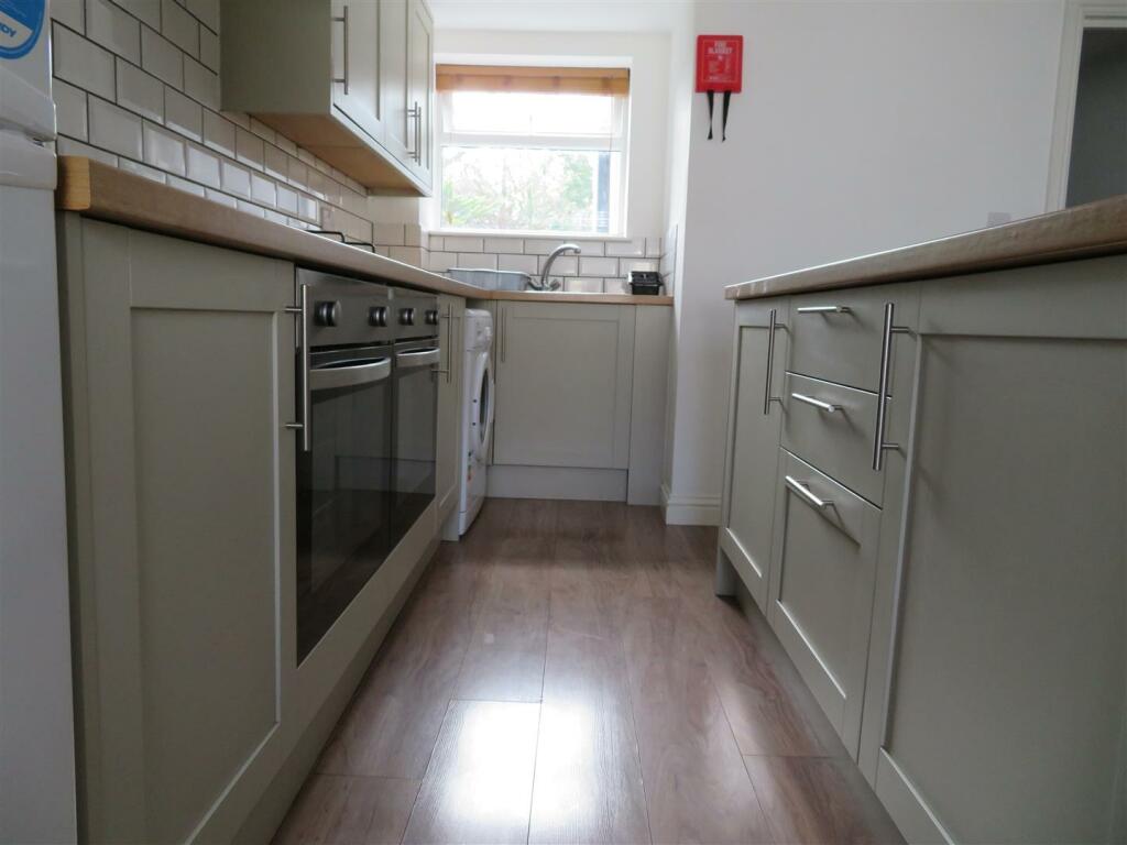 1 Stansted Road Kitch3.JPG