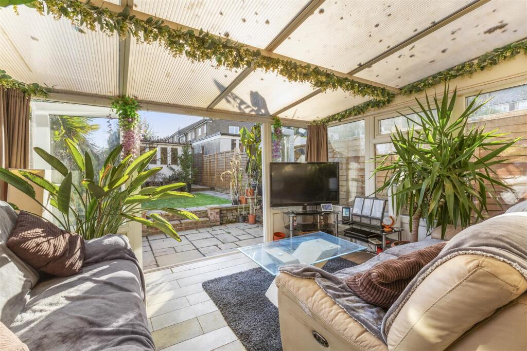 35 Deangarden Rise, HP11 1RF-10.jpg