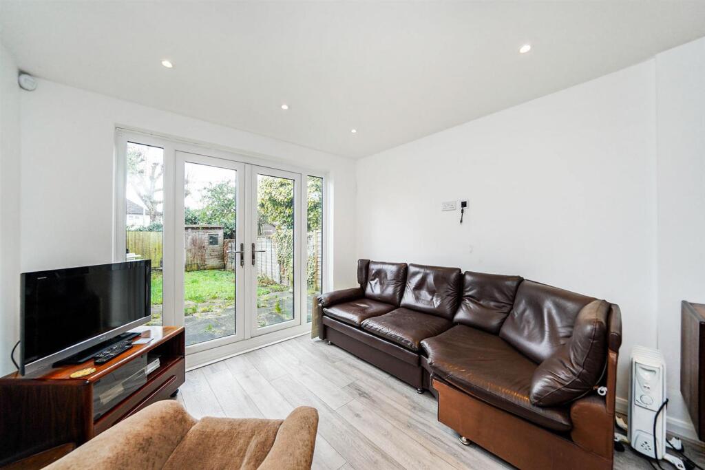 21 Ashingdon Close-9_web.jpg
