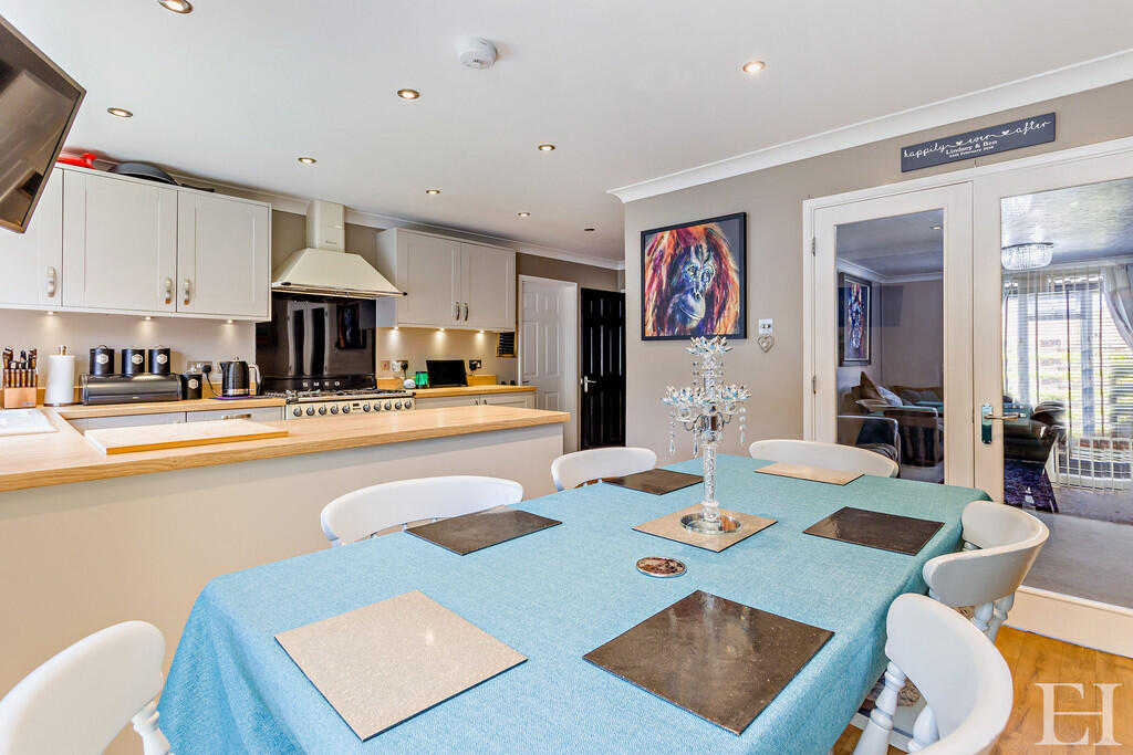 8646478-interiorW...