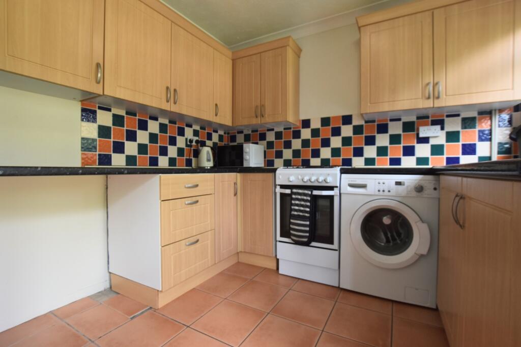 39 Carroll Close kitchen 2