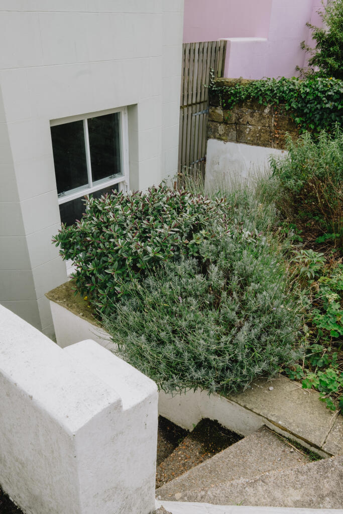 CROFT-QUARRYROAD-HASTINGS-GARDEN-8