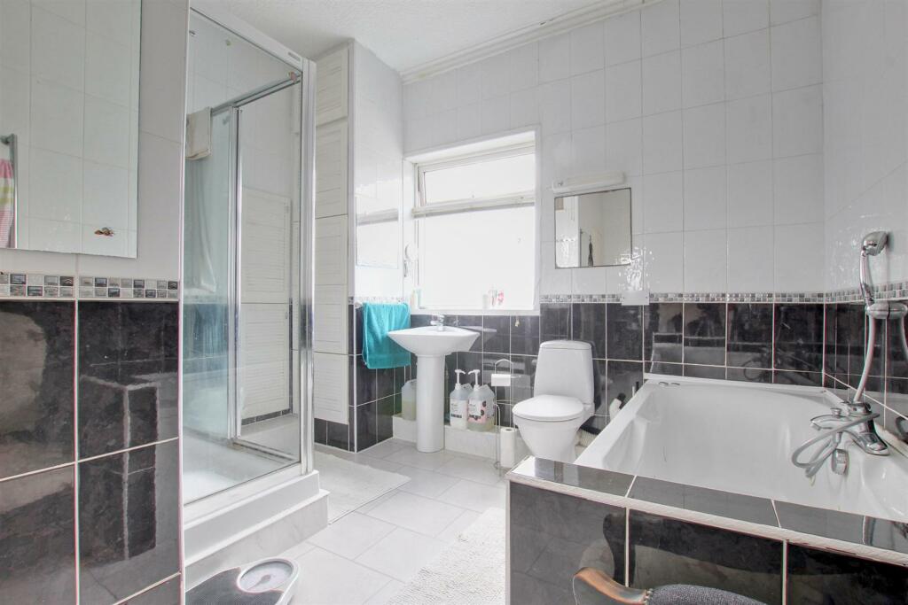 BATHROOM/W.C.