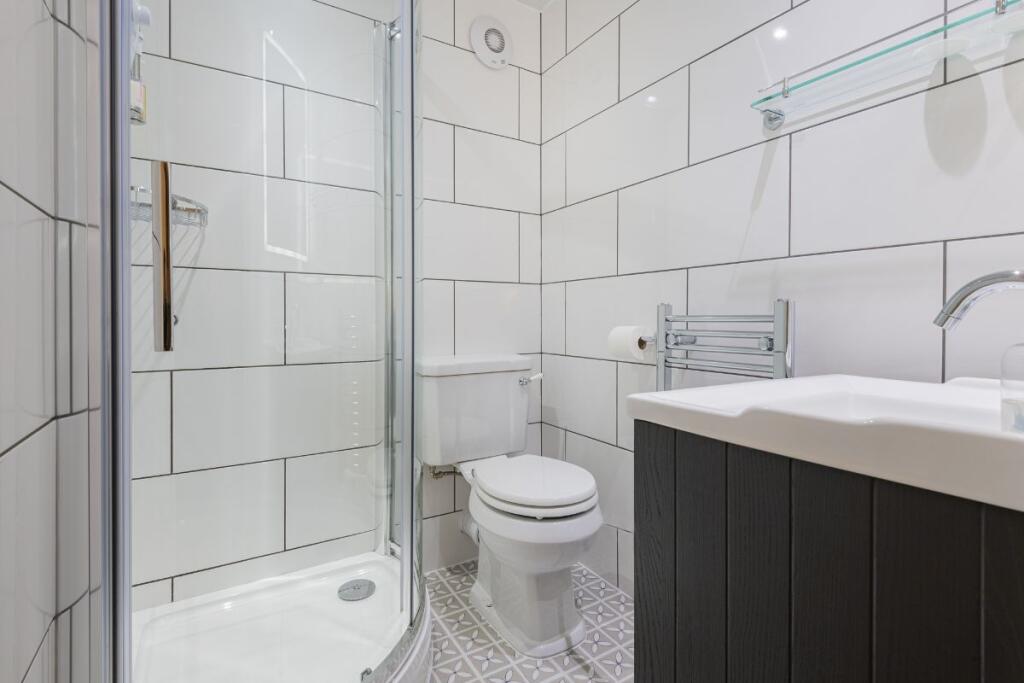 Bedroom Two en-suite