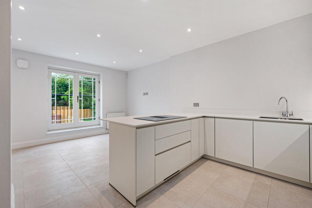 Kitchen/reception ro