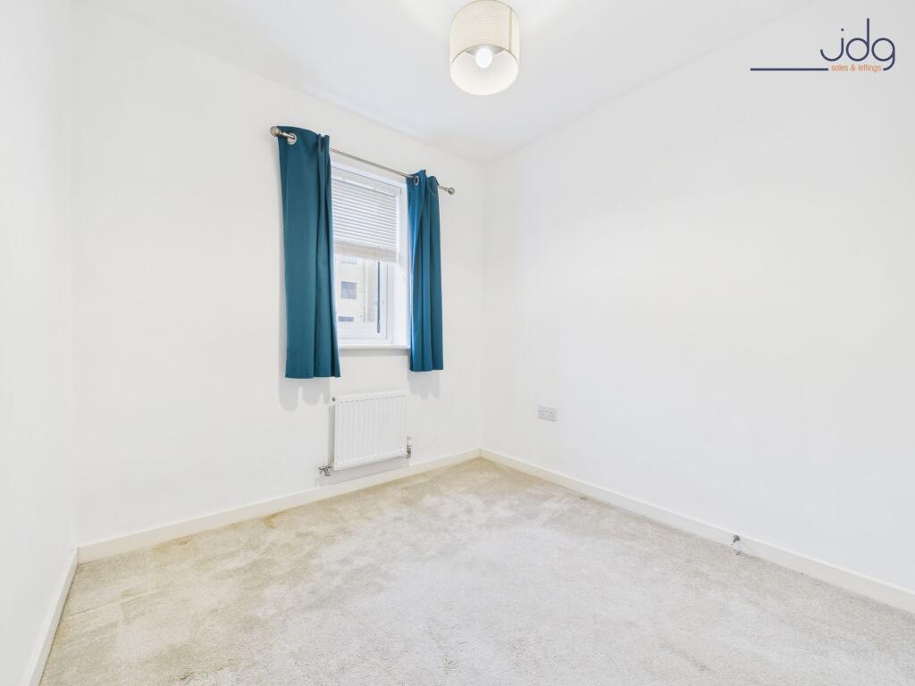 Versatile Single Bedroom