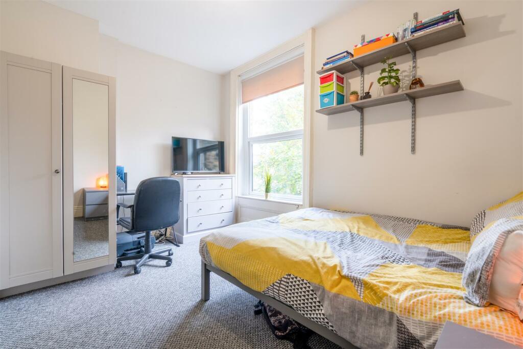 Bedroom 5_.jpg
