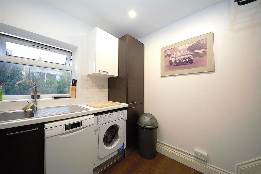 Kitchen 2.jpg