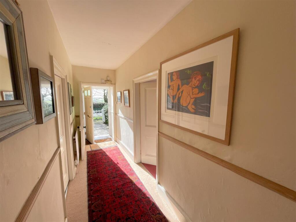 entrance hall 3.jpg