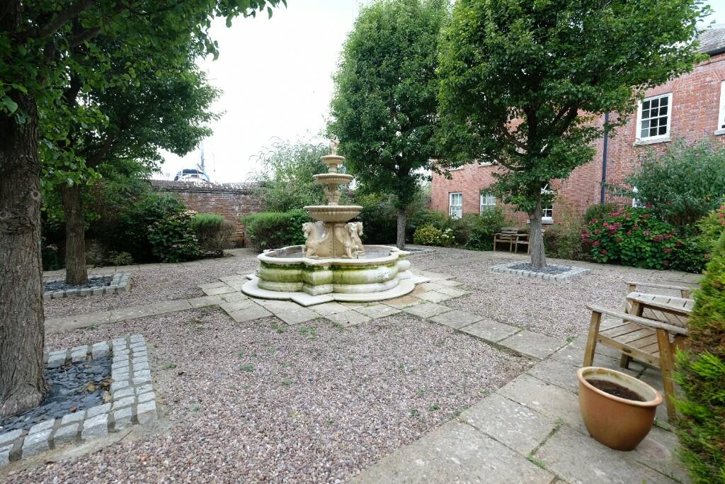 COMMUNAL GARDENS