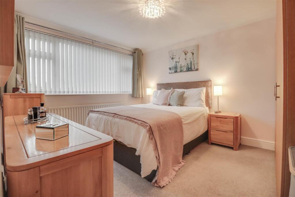 6 HIGHCLIFFE WAY WICKFORD-13.jpg